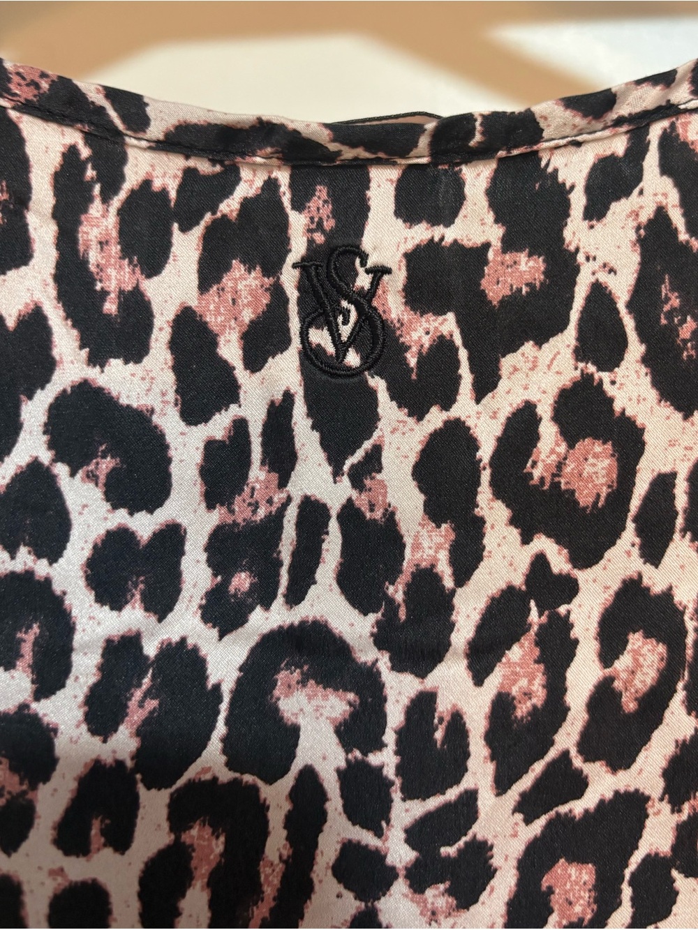 Victoria's Secret Luxe 100% Washable Silk Leopard Print Pyjama Top Size Small - Picture 7 of 10
